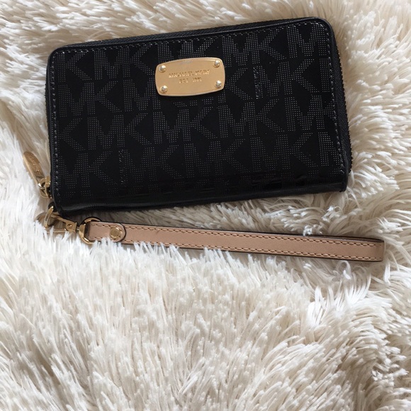MICHAEL KORS - Black Wallet - Picture 5 of 11
